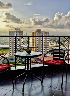 Contemporary One Bedroom Apartment with Stunning City Views